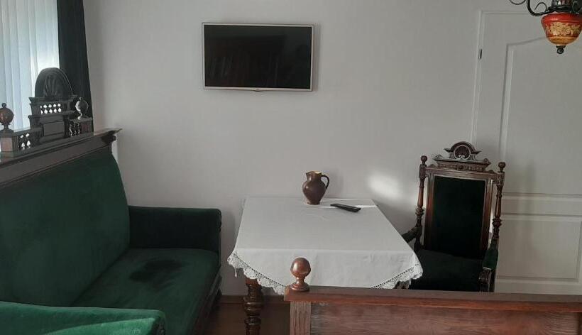 חדר דלוקס לשלושה, Dworek Pod świerkami