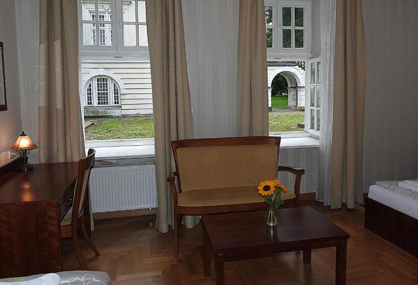 스탠다드 트리플 룸, Pokoje Gościnne Pałac W Balicach Instytut Zootechniki Pib