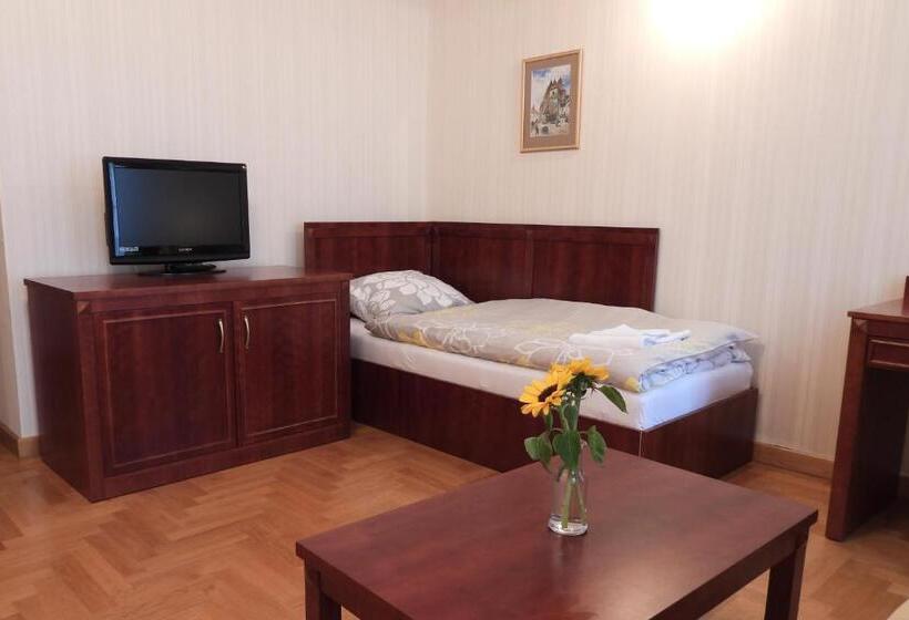 스탠다드 트리플 룸, Pokoje Gościnne Pałac W Balicach Instytut Zootechniki Pib