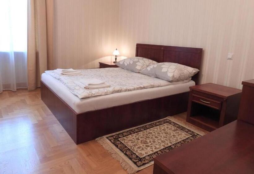 스탠다드 트리플 룸, Pokoje Gościnne Pałac W Balicach Instytut Zootechniki Pib