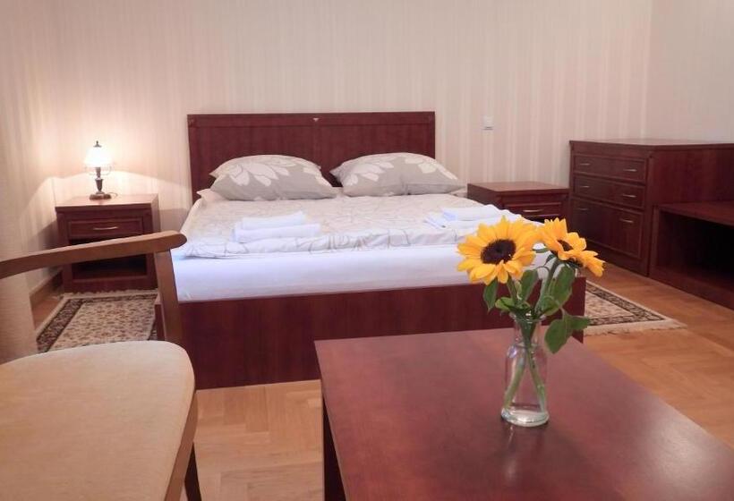 스탠다드 트리플 룸, Pokoje Gościnne Pałac W Balicach Instytut Zootechniki Pib