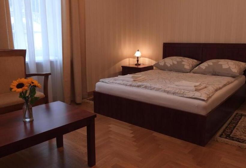 스탠다드 트리플 룸, Pokoje Gościnne Pałac W Balicach Instytut Zootechniki Pib