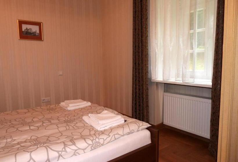 스위트, Pokoje Gościnne Pałac W Balicach Instytut Zootechniki Pib