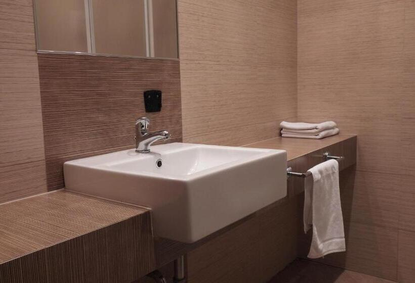 סוויטה עם מרפסת, Pokoje Gościnne Pałac W Balicach Instytut Zootechniki Pib