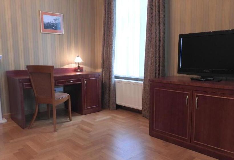 발코니가 있는 스위트, Pokoje Gościnne Pałac W Balicach Instytut Zootechniki Pib