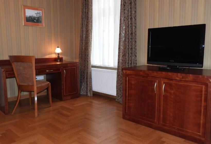 발코니가 있는 스위트, Pokoje Gościnne Pałac W Balicach Instytut Zootechniki Pib