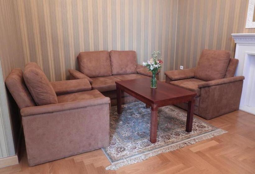 סוויטה עם מרפסת, Pokoje Gościnne Pałac W Balicach Instytut Zootechniki Pib