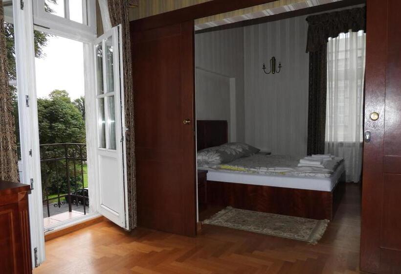 סוויטה עם מרפסת, Pokoje Gościnne Pałac W Balicach Instytut Zootechniki Pib