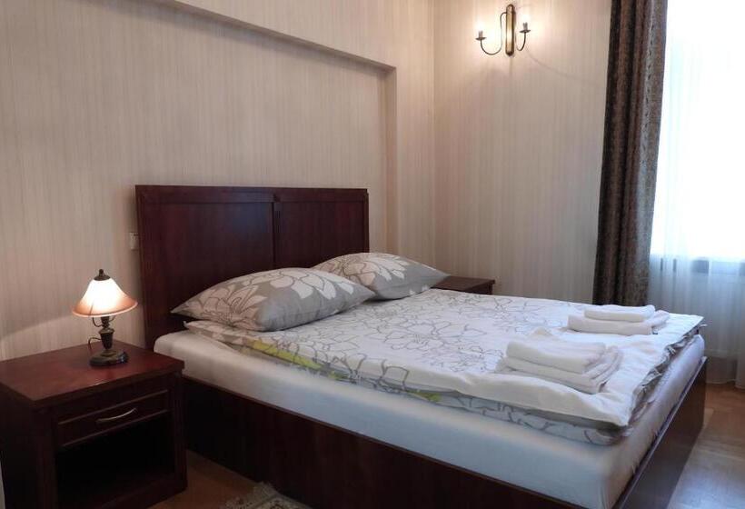 발코니가 있는 스위트, Pokoje Gościnne Pałac W Balicach Instytut Zootechniki Pib