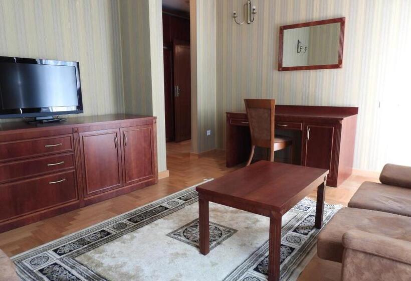 발코니가 있는 스위트, Pokoje Gościnne Pałac W Balicach Instytut Zootechniki Pib