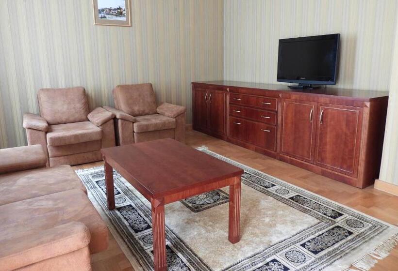 발코니가 있는 스위트, Pokoje Gościnne Pałac W Balicach Instytut Zootechniki Pib