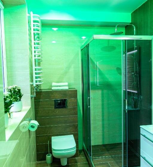 スイート, Rr Pokoje