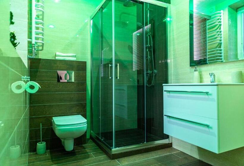 スイート, Rr Pokoje