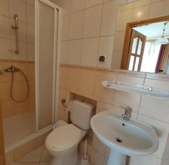 Standard Neljän Hengen Huone Parveke, Willa Irys
