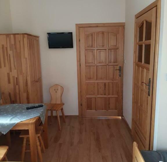 四人标准间, Willa Tomida