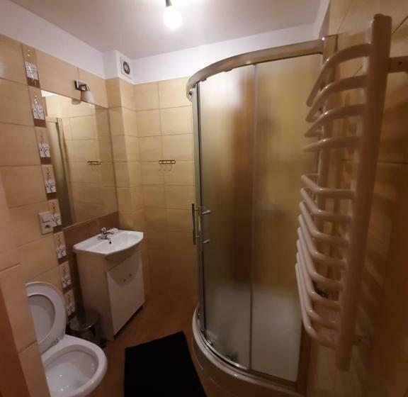 四人标准间, Willa Tomida