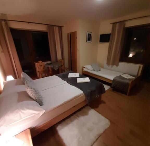 标准三人间, Willa Tomida