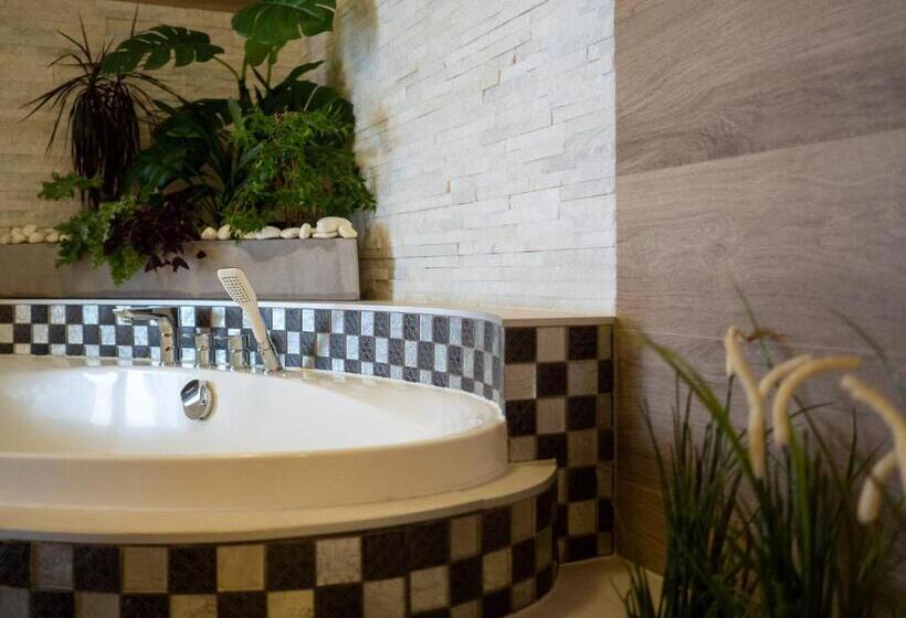 豪华房间带漩涡浴缸, Eco Villa Grand Karpatia Ski&spa