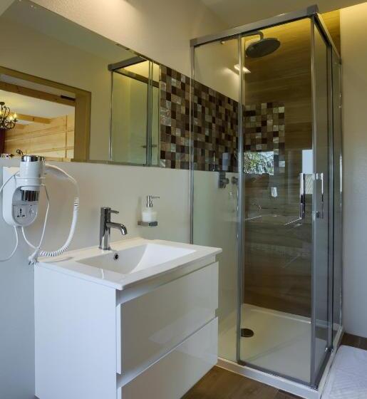 带阳台的三人标准间, Eco Villa Grand Karpatia Ski&spa