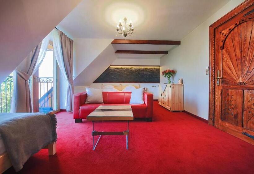 带阳台的三人标准间, Eco Villa Grand Karpatia Ski&spa