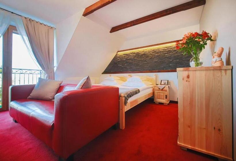 Трехместный Номер Стандарт с Балконом, Eco Villa Grand Karpatia Ski&spa