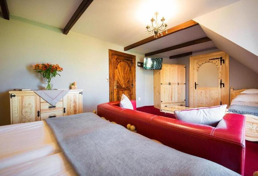 带阳台的三人标准间, Eco Villa Grand Karpatia Ski&spa