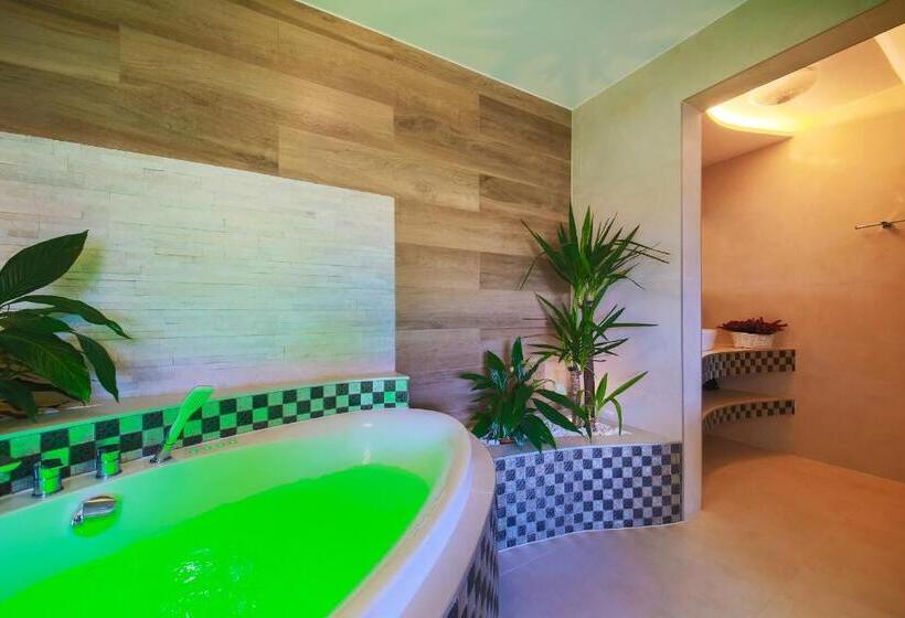 豪华房间带漩涡浴缸, Eco Villa Grand Karpatia Ski&spa