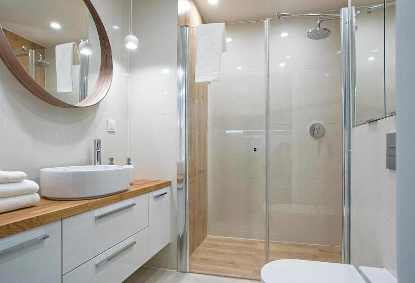 スタンダードスタジオ, Enklawa Białowieska Forest & Spa