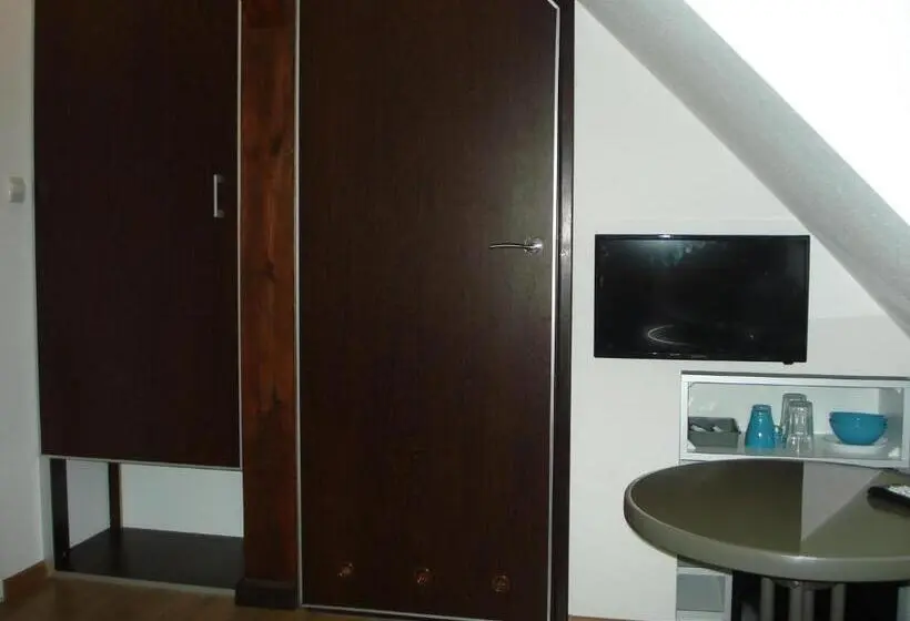 Basic Yhden Hengen Huone, Apartamenty, Domki, Wędkowanie