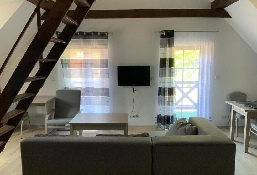 Люкс с Балконом, Apartamenty, Domki, Wędkowanie