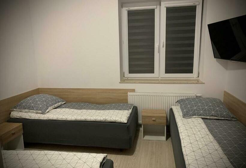 חדר קומפורט לשלושה, Hostel Sportowa