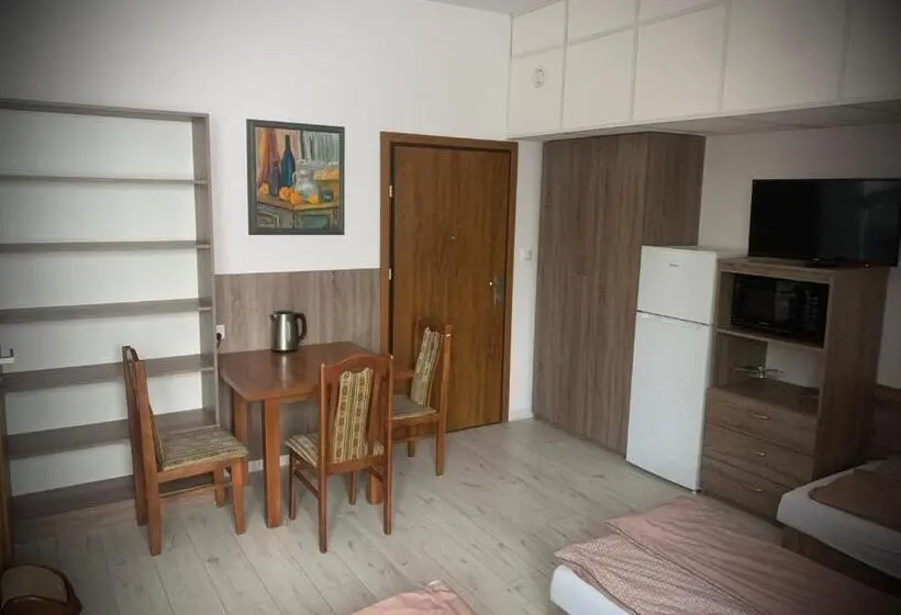 Standard Neljän Hengen Huone, Hostel Sportowa