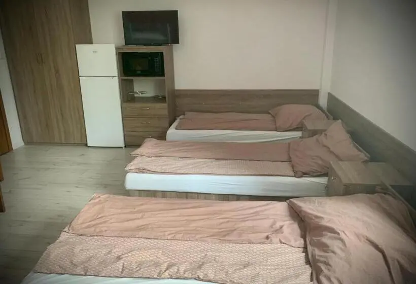 Standard Neljän Hengen Huone, Hostel Sportowa