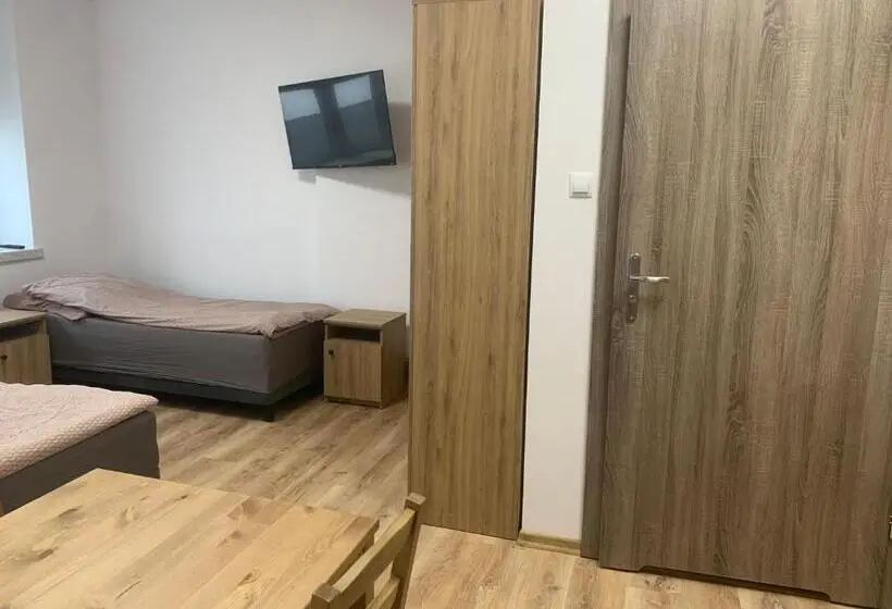 Deluxe Kolmen Hengen Huone, Hostel Sportowa