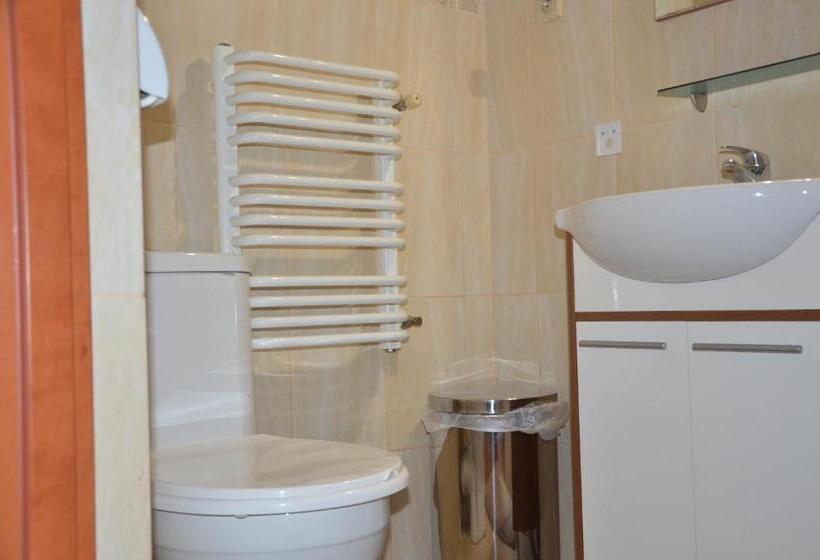 اتاق خانوادگی, Marta