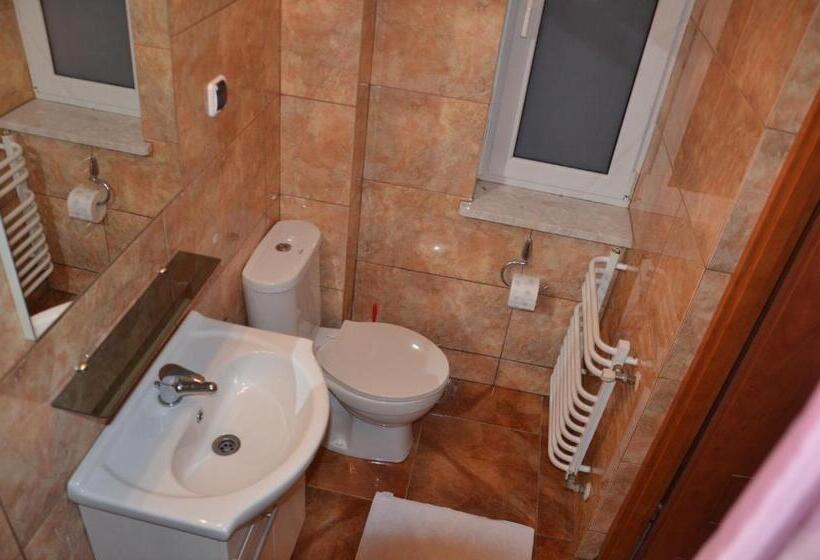 اتاق استاندارد, Marta