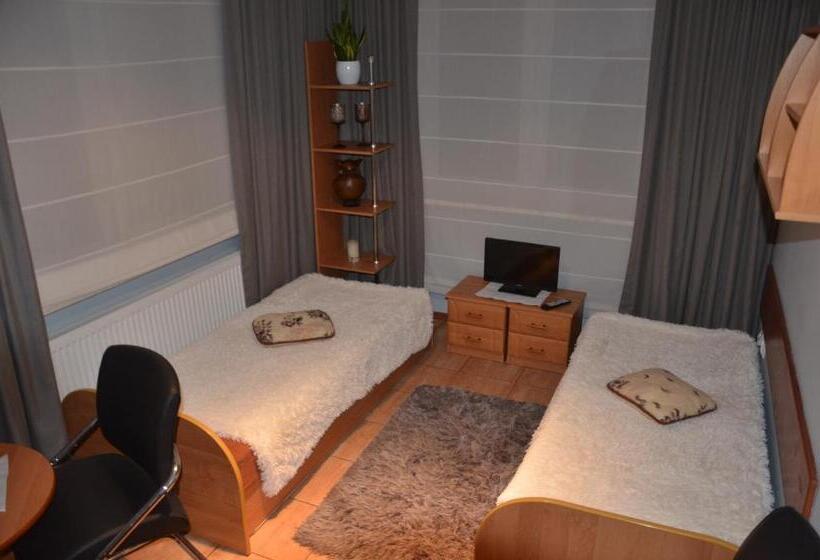 اتاق استاندارد, Marta