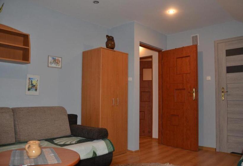 استودیو خانوادگی, Marta