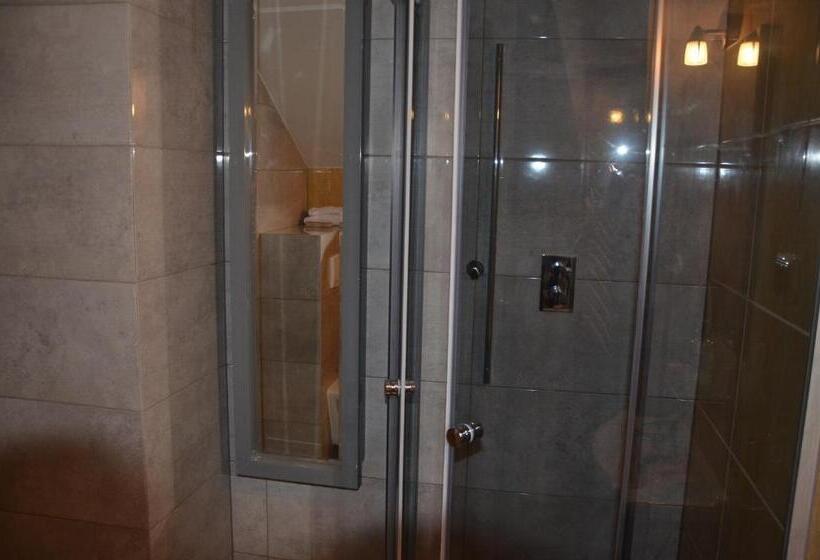 استودیو خانوادگی, Marta