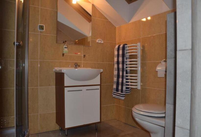 استودیو خانوادگی, Marta