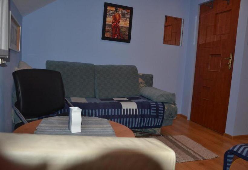 استودیو خانوادگی, Marta