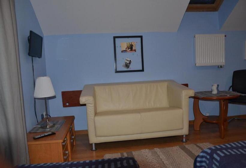 استودیو خانوادگی, Marta