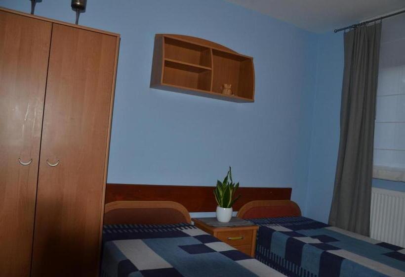 استودیو خانوادگی, Marta