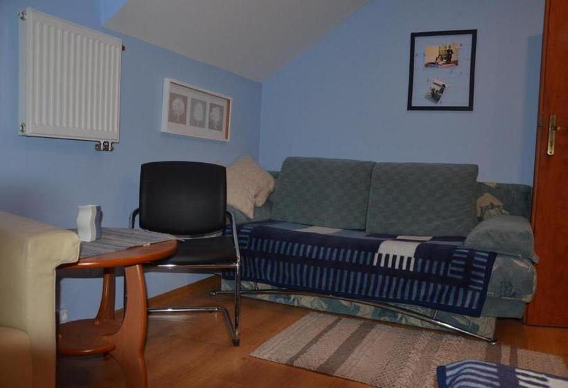 استودیو خانوادگی, Marta