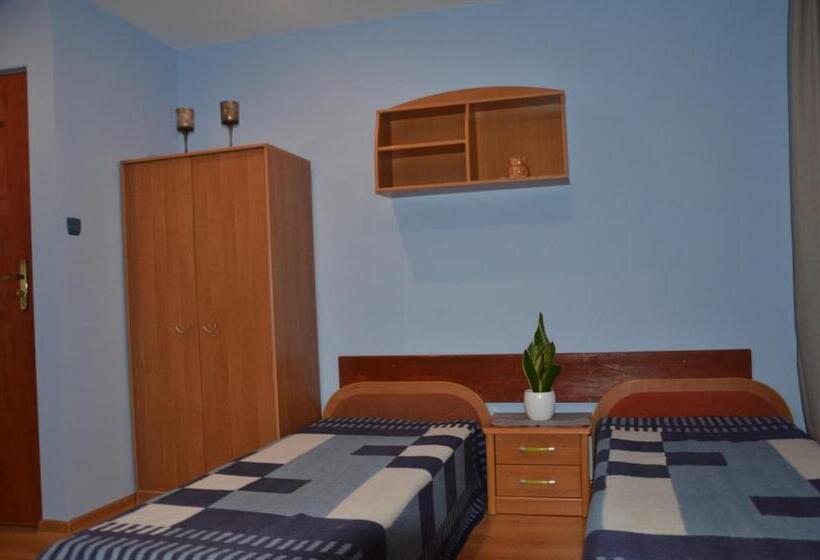 استودیو خانوادگی, Marta