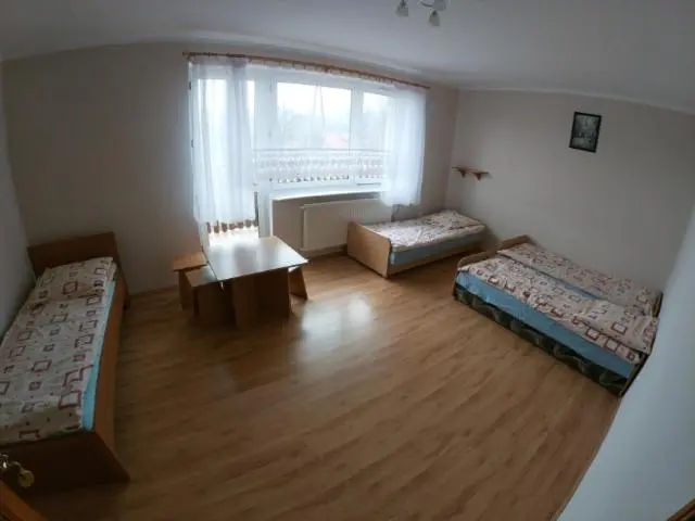 Standard Neljän Hengen Huone, Na Szlaku