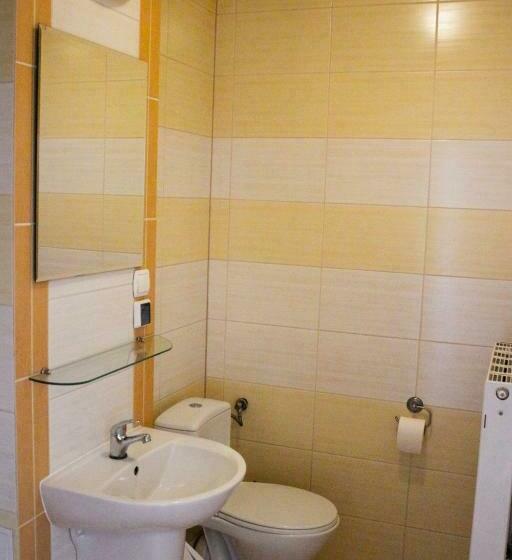 带阳台的三人标准间, Pensjonat 4 Pory Roku