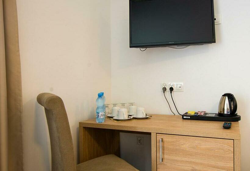 غرفة ديلوكس ثلاثية, źródło Raduni