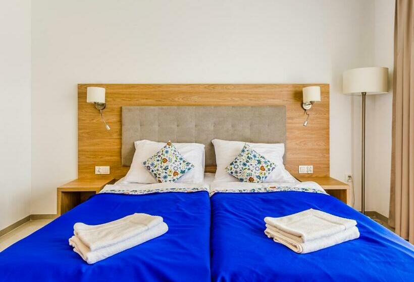 غرفة ديلوكس مزودة بشرفة, źródło Raduni