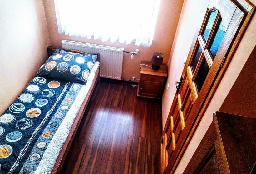 חדר סטנדרט יחיד, Willa Wyrostek